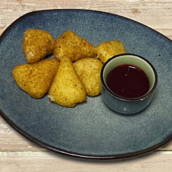 Моцарелла Фри с брусничным соусом