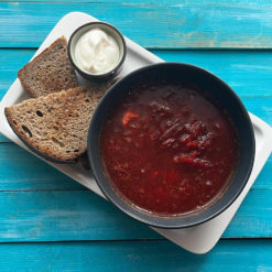Борщ с курочкой и хрустящим хлебом